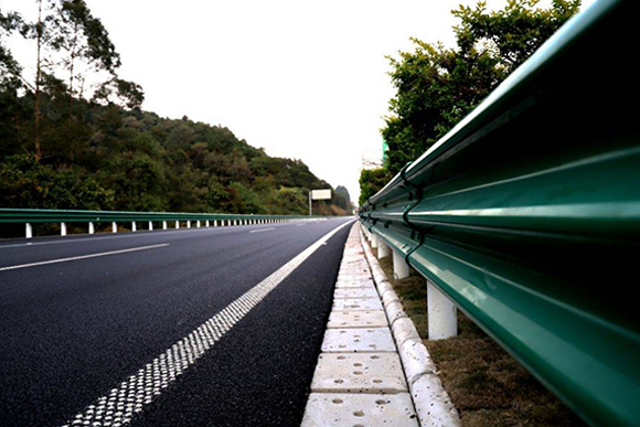 定安高速公路护栏的常用类型