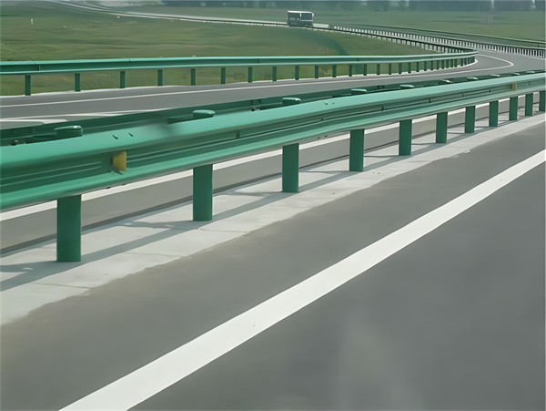 定安高速护栏板守护安全广泛应用于多个行业