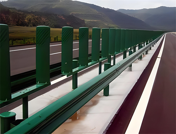 定安三波护栏板在高速公路的应用
